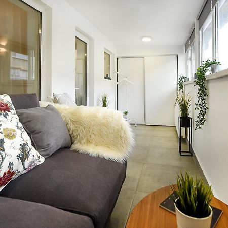Spacious 1Br In The City Center - Amazing For Extended Stays Bucharest Exterior photo