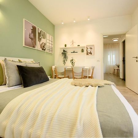 Spacious 1Br In The City Center - Amazing For Extended Stays Bucharest Exterior photo