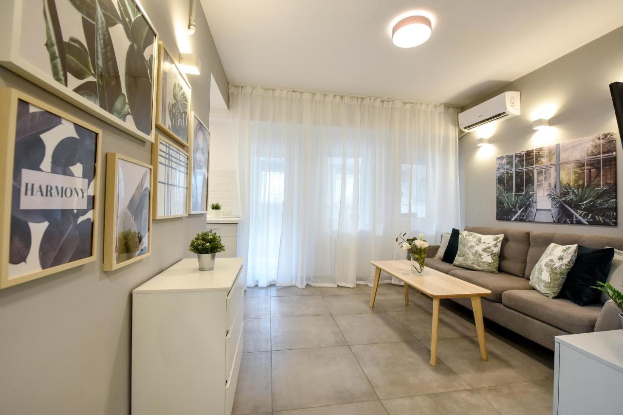 Spacious 1Br In The City Center - Amazing For Extended Stays Bucharest Exterior photo