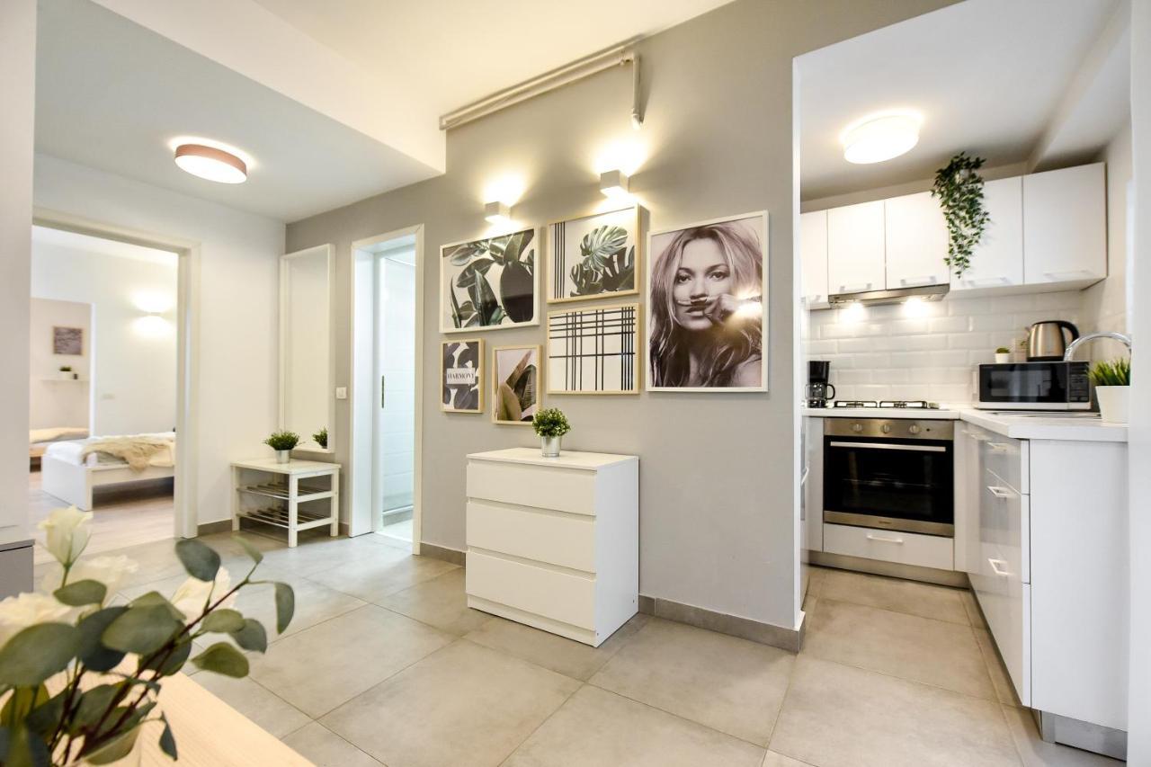Spacious 1Br In The City Center - Amazing For Extended Stays Bucharest Exterior photo