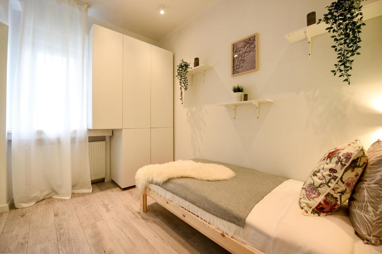 Spacious 1Br In The City Center - Amazing For Extended Stays Bucharest Exterior photo
