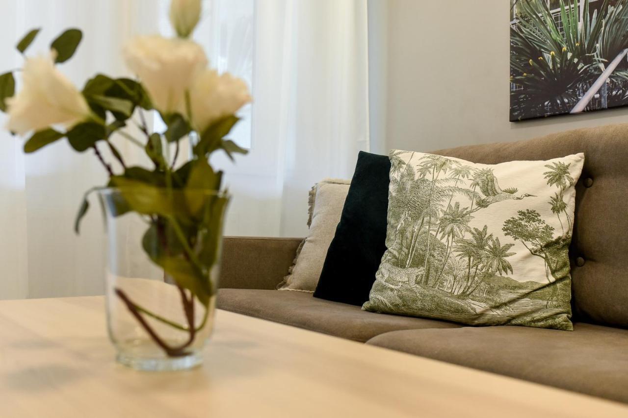 Spacious 1Br In The City Center - Amazing For Extended Stays Bucharest Exterior photo